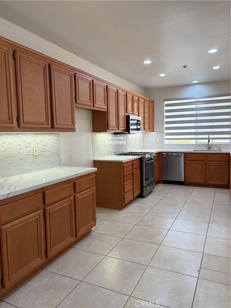 Irvine, CA 92602,50 Salton #49