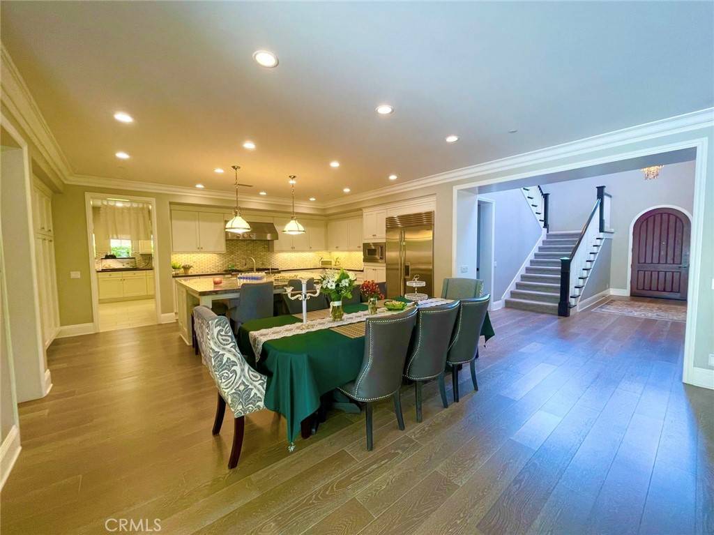 Irvine, CA 92602,33 Sunset Cv