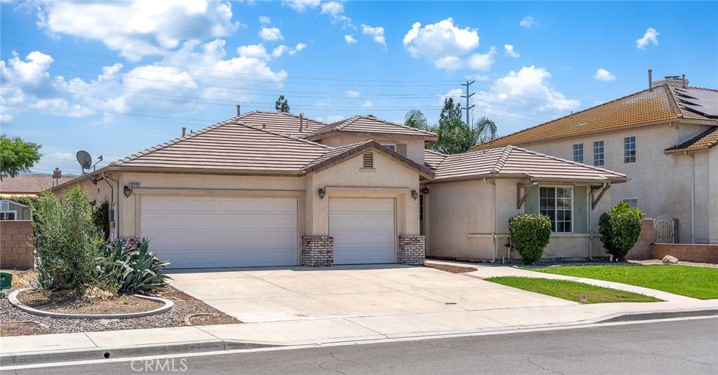 Eastvale, CA 92880,5722 Canoe DR