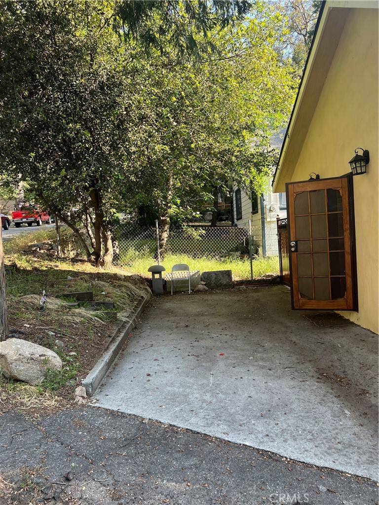 Crestline, CA 92325,690 Forest Shade RD