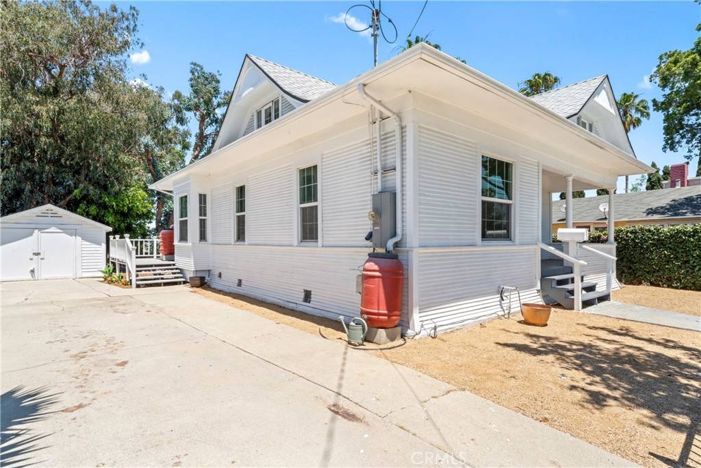 Long Beach, CA 90813,976 N Loma Vista DR