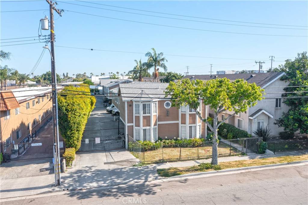 Downey, CA 90242,9228 Elm Vista DR #B