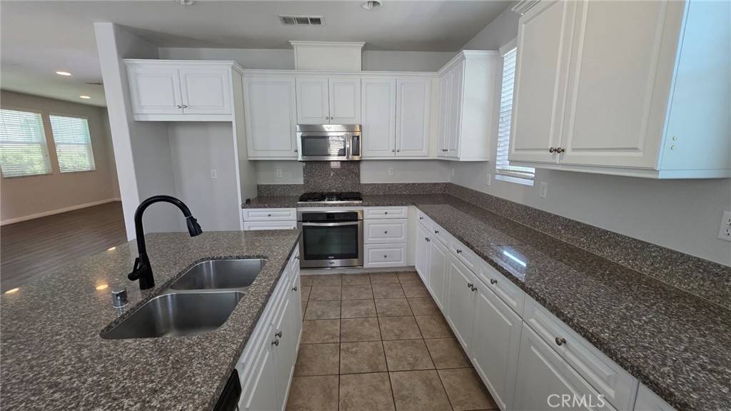 Ontario, CA 91764,2915 E Via Terrano