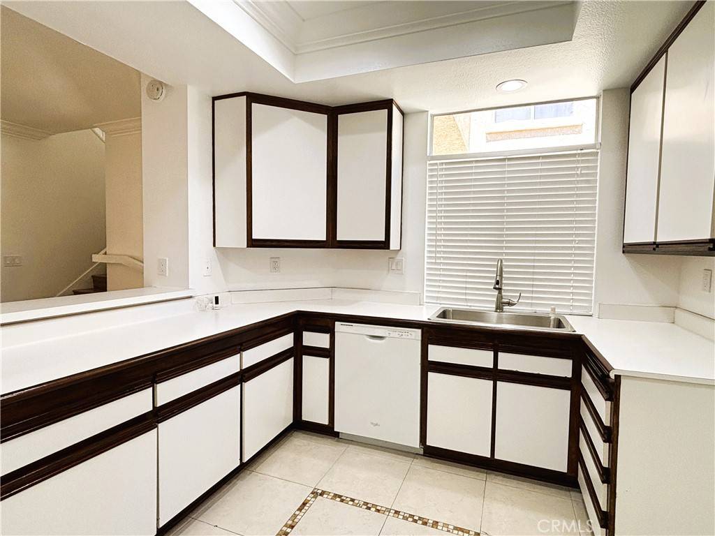 Corona, CA 92882,3190 Castelar CT #102