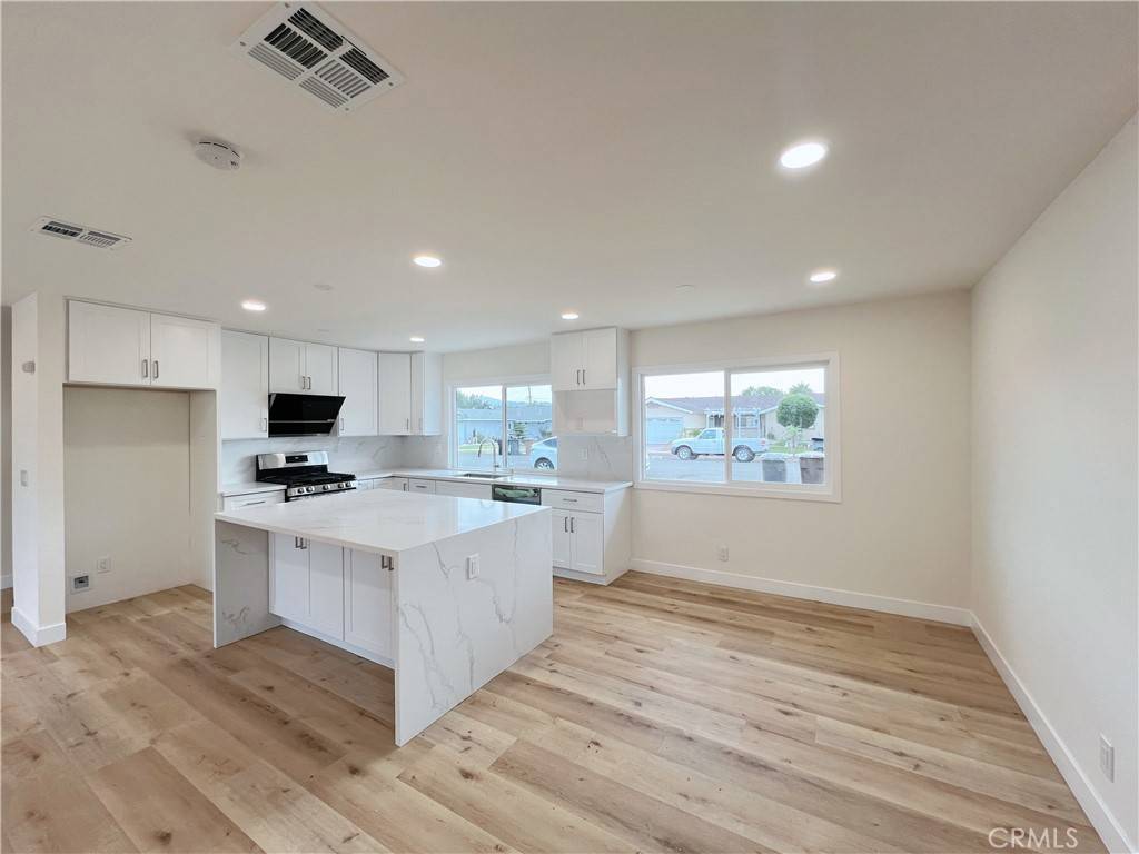 Yorba Linda, CA 92886,5261 Raintree ST