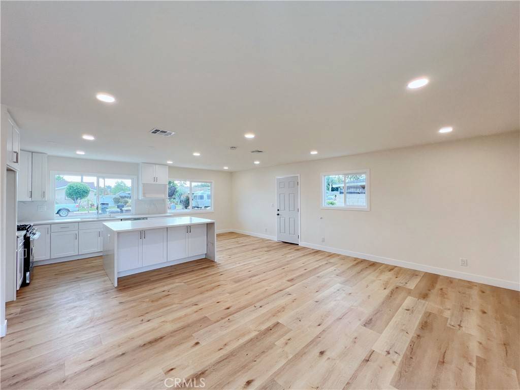 Yorba Linda, CA 92886,5261 Raintree ST