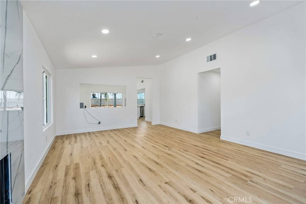 Corona, CA 92878,1157 Fallbrook DR