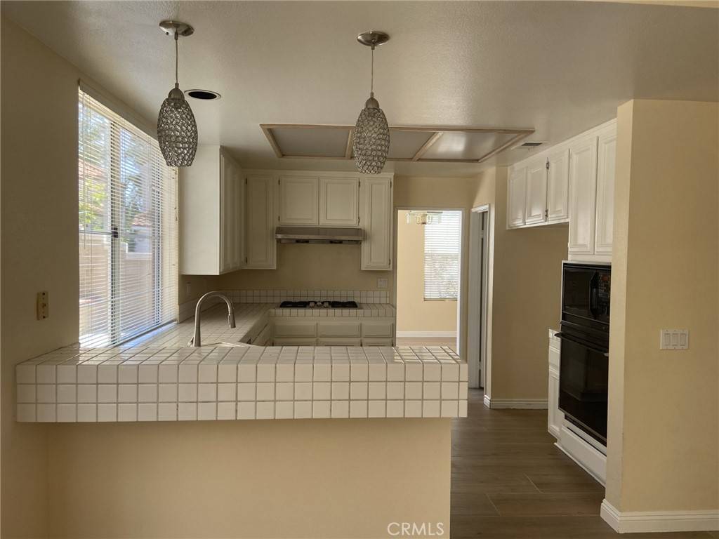 Irvine, CA 92614,14 Montage