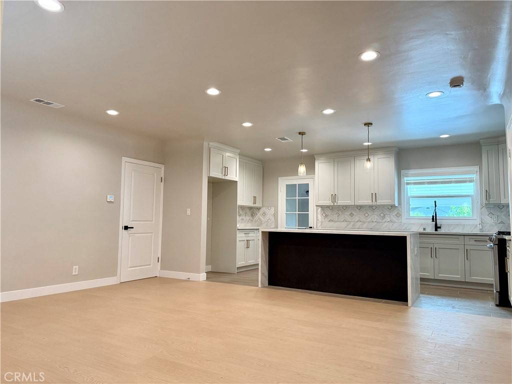 Arcadia, CA 91006,352 E Newman AVE