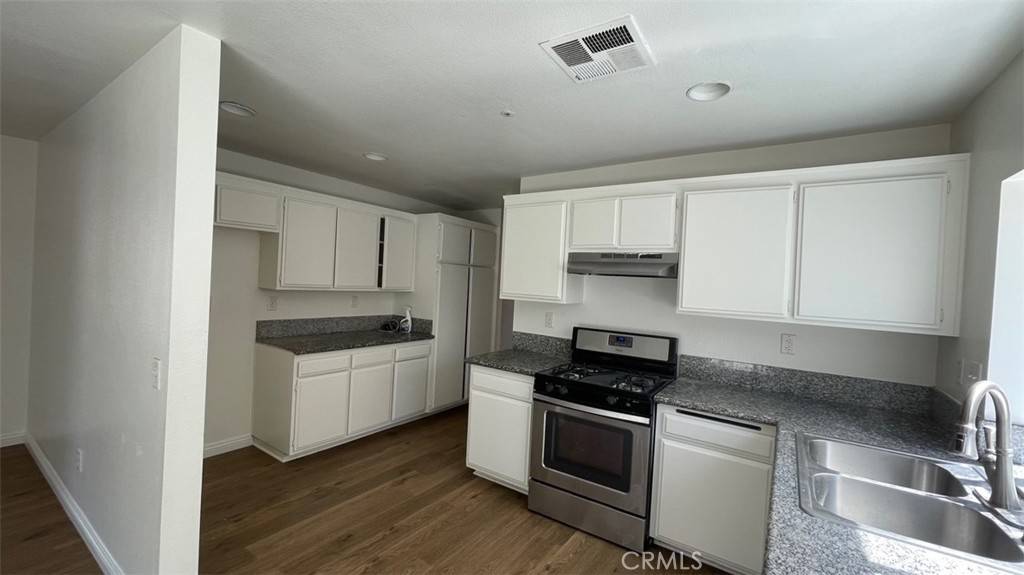 Fontana, CA 92337,15594 Castellion RD