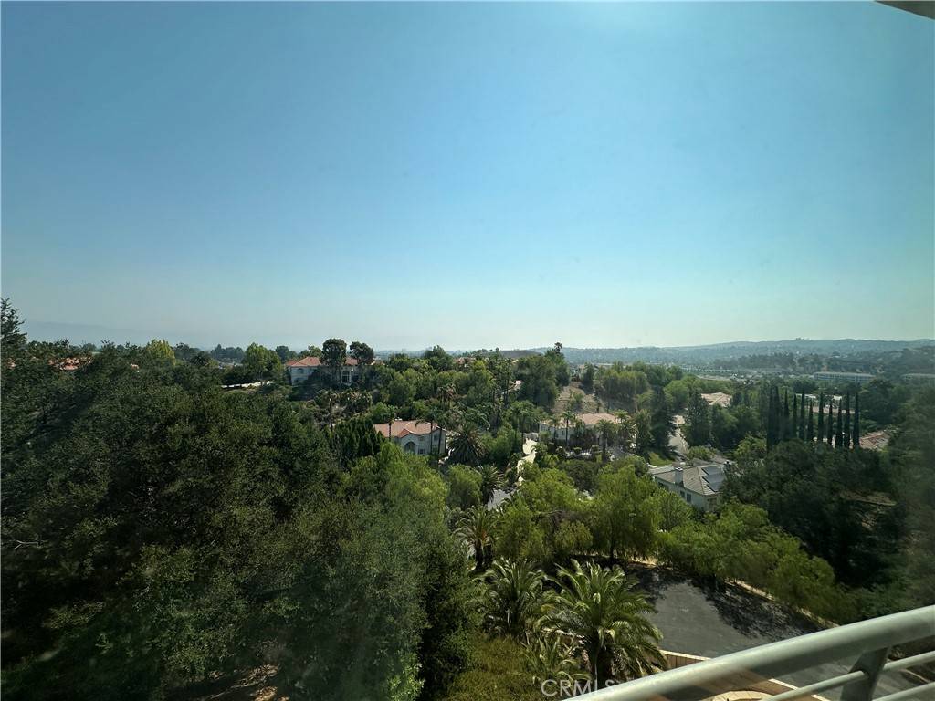 Calabasas, CA 91302,5077 Schumacher RD