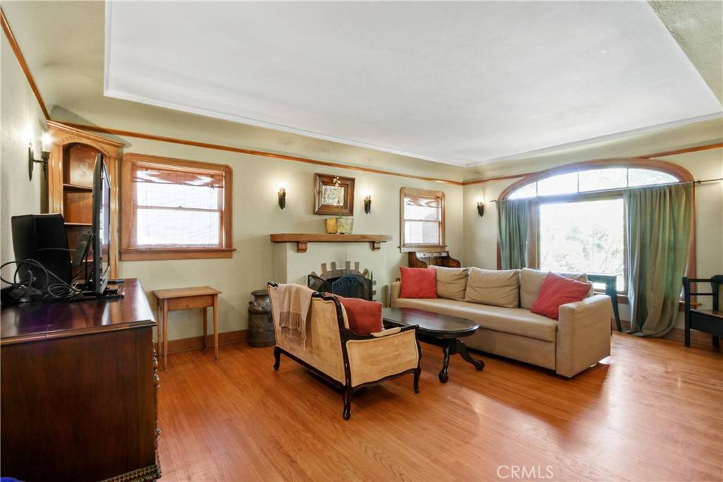 Santa Ana, CA 92703,904 N Olive ST