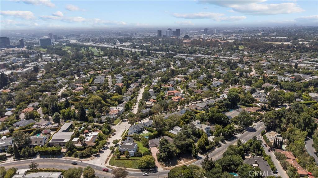 Los Angeles, CA 90049,11120 W Sunset BLVD