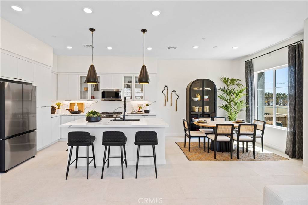 Walnut, CA 91789,221 Roma CT