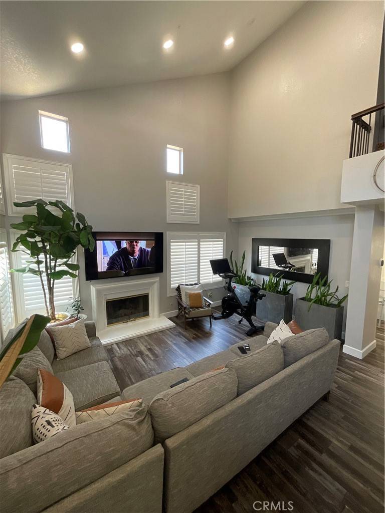 Fontana, CA 92337,15527 Saldana CT