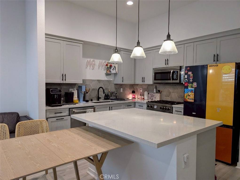 Walnut, CA 91789,848 Francesca DR