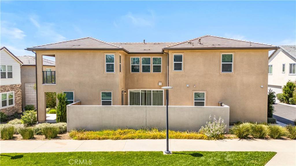 Irvine, CA 92618,242 Chorus