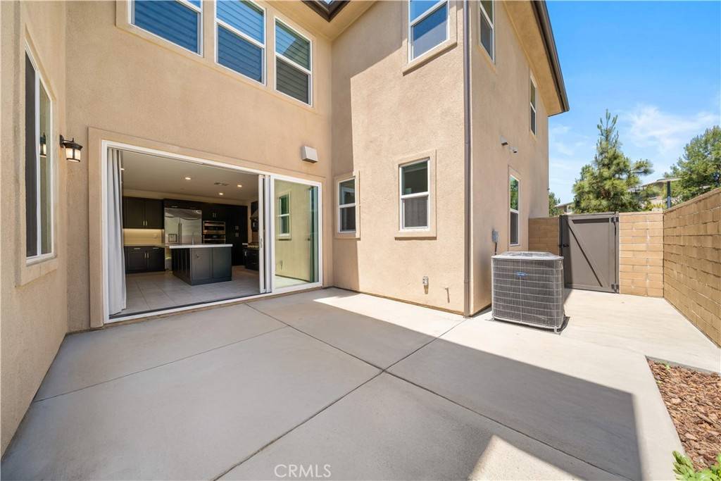 Irvine, CA 92618,242 Chorus