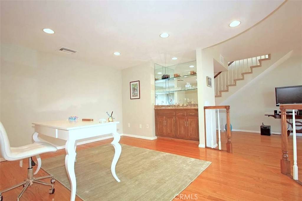 Los Angeles, CA 90025,1415 Camden AVE #405