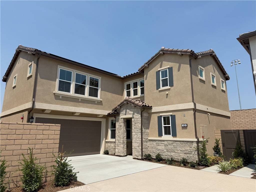 Placentia, CA 92870,624 McFadden ST