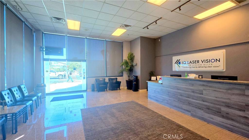 Riverside, CA 92503,9496 Magnolia AVE #102B