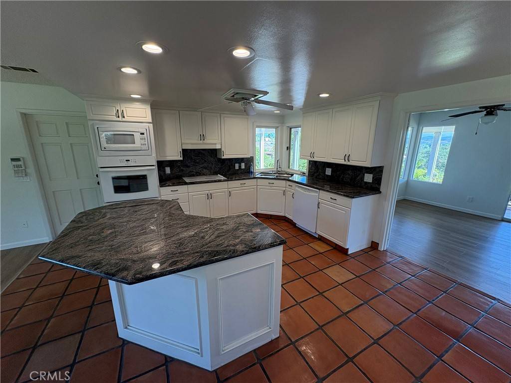 Fallbrook, CA 92028,1905 Vista Del Norte