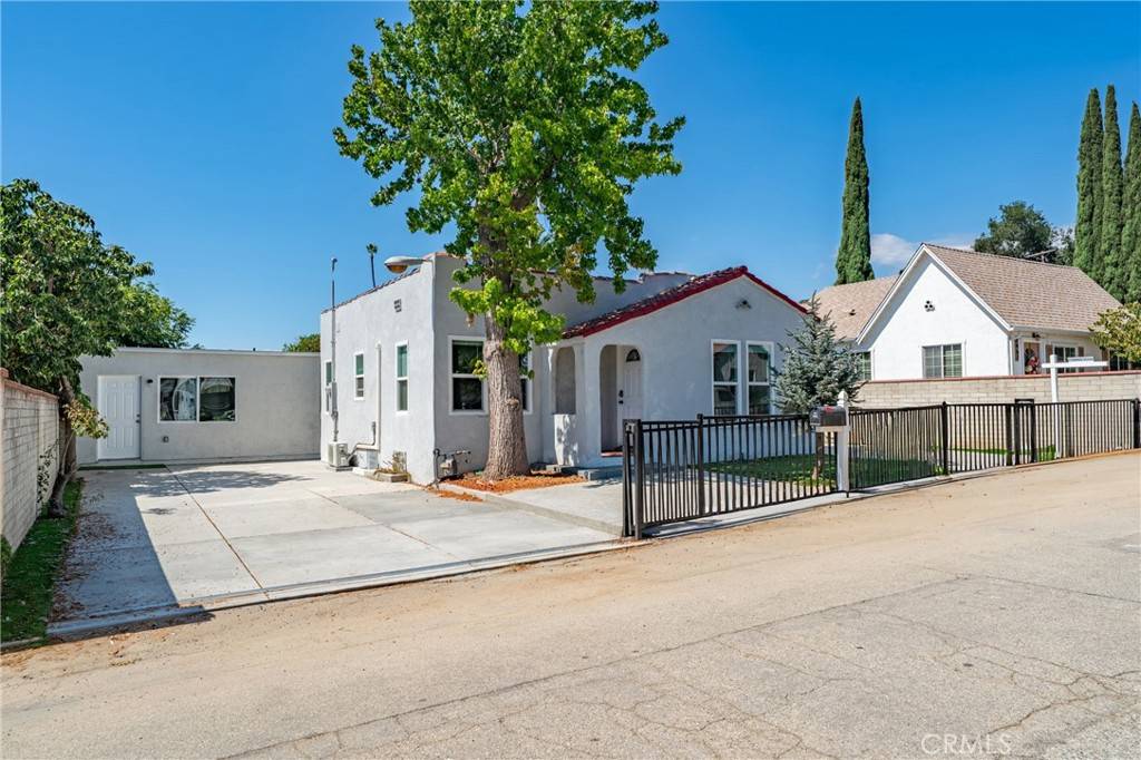 Altadena, CA 91001,2461 Saint Pierre