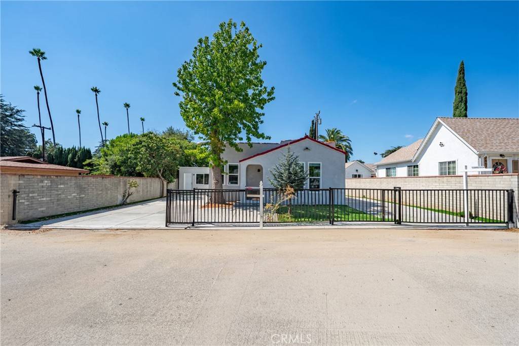 Altadena, CA 91001,2461 Saint Pierre