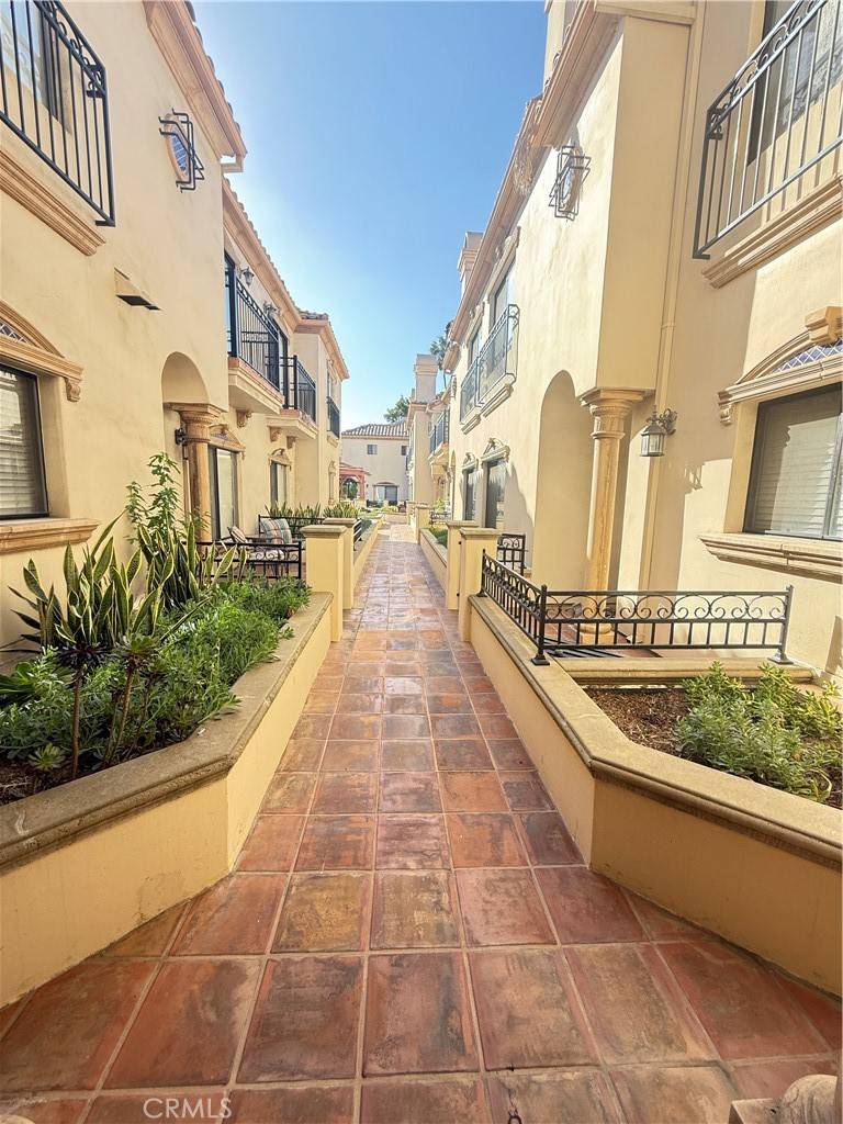 Pasadena, CA 91106,856 S Marengo #7