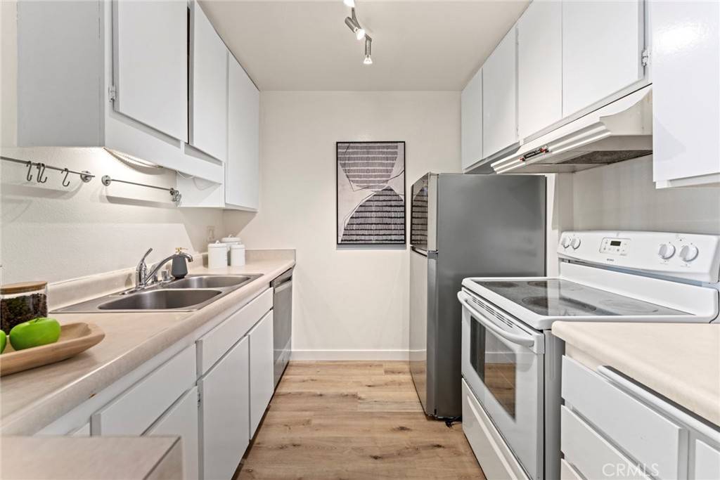 Playa Del Rey, CA 90293,7765 W 91St #A2122