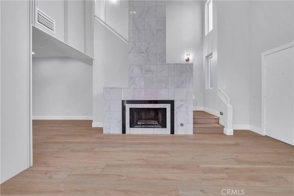 Los Angeles, CA 90027,3372 Rowena