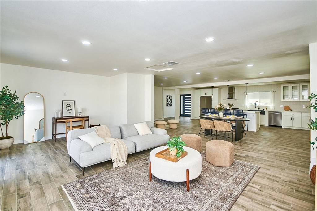 West Covina, CA 91791,512 S Barranca