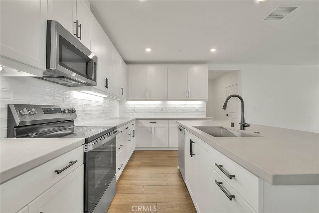 Eastvale, CA 92880,12903 Paradiso #201