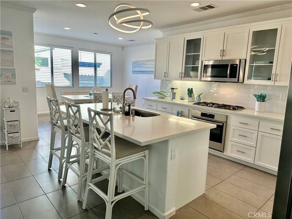 Lake Elsinore, CA 92532,24438 Parker DR