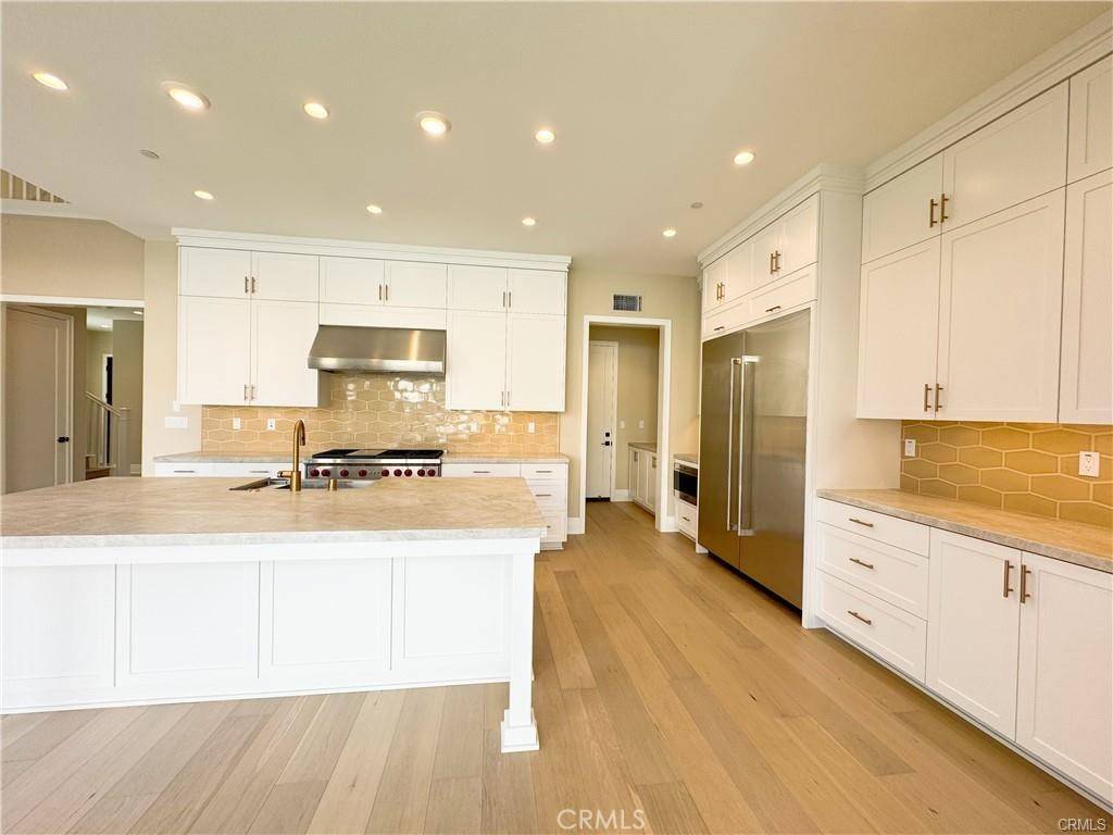 Irvine, CA 92602,105 green ridge