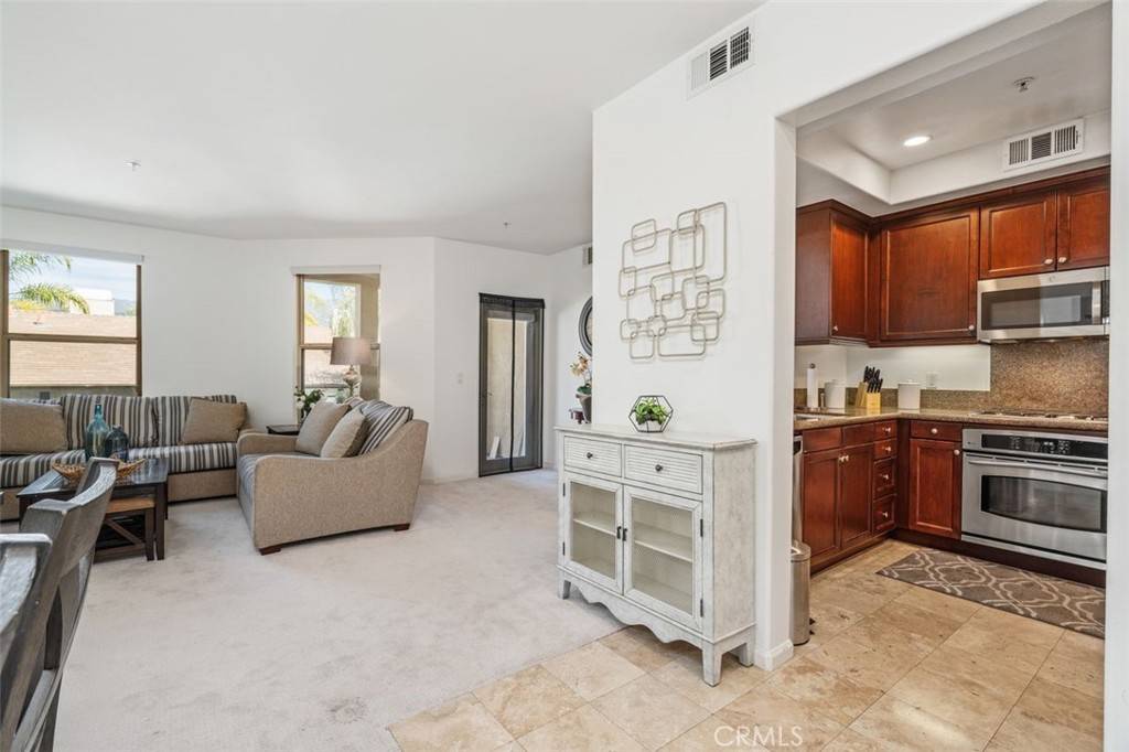 Pasadena, CA 91101,128 N Oak Knoll