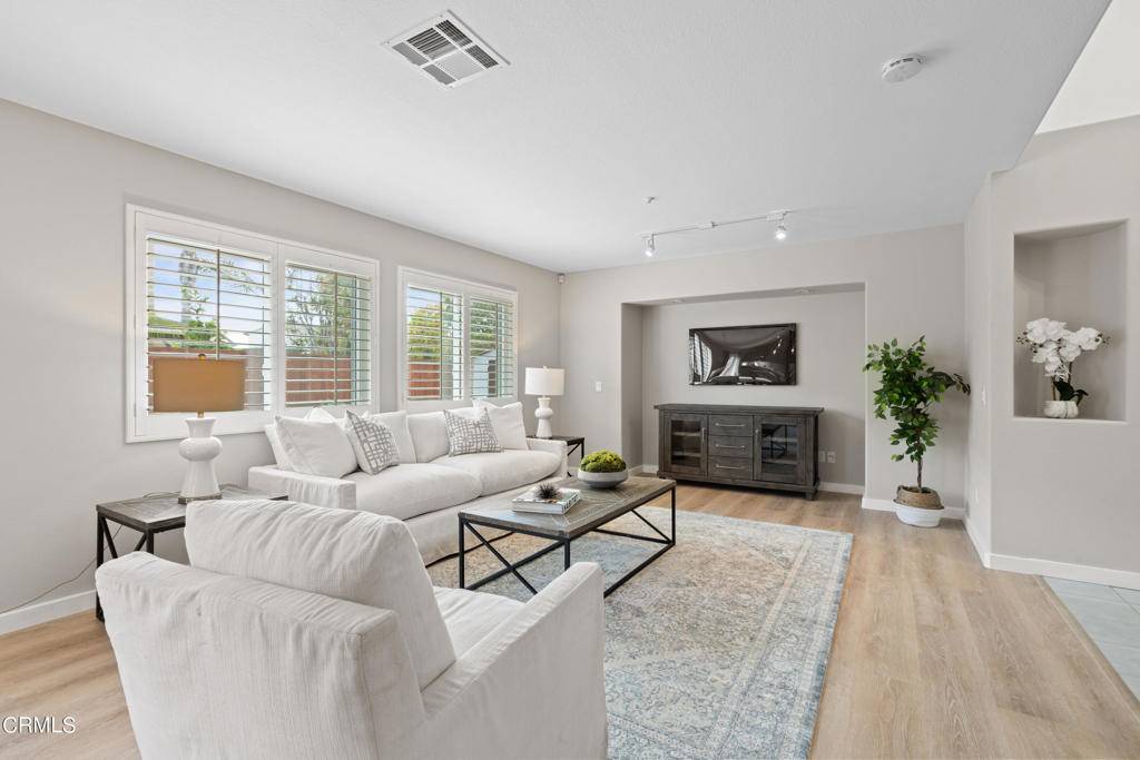 Oxnard, CA 93030,604 Isela ST