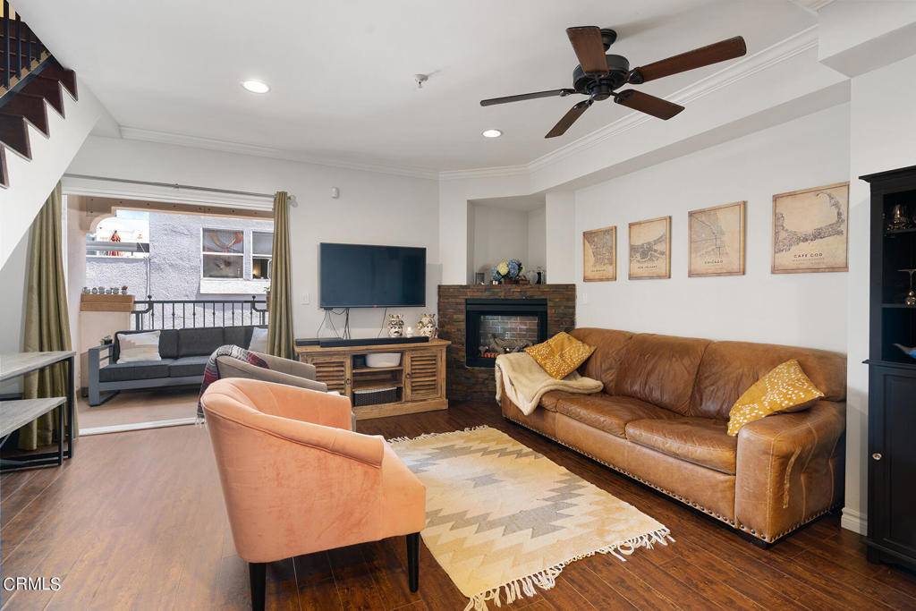 Los Angeles, CA 90028,5633 Carlton WAY #403