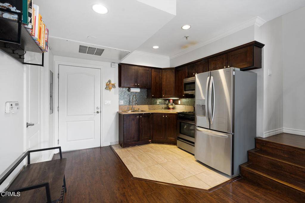 Los Angeles, CA 90028,5633 Carlton WAY #403