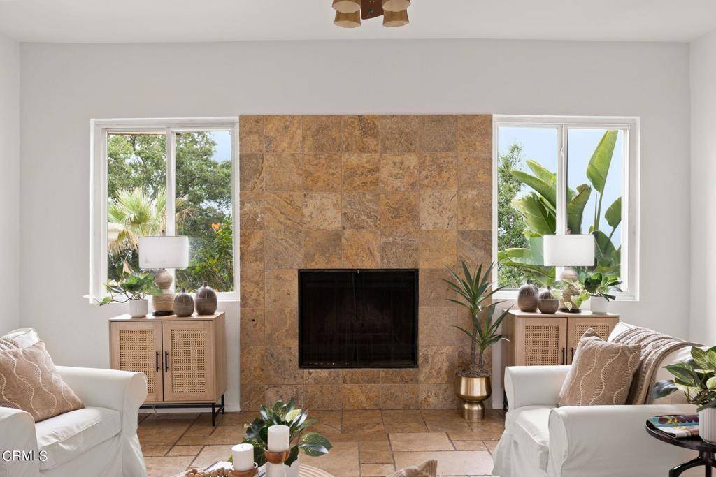 Ojai, CA 93023,832 Country DR