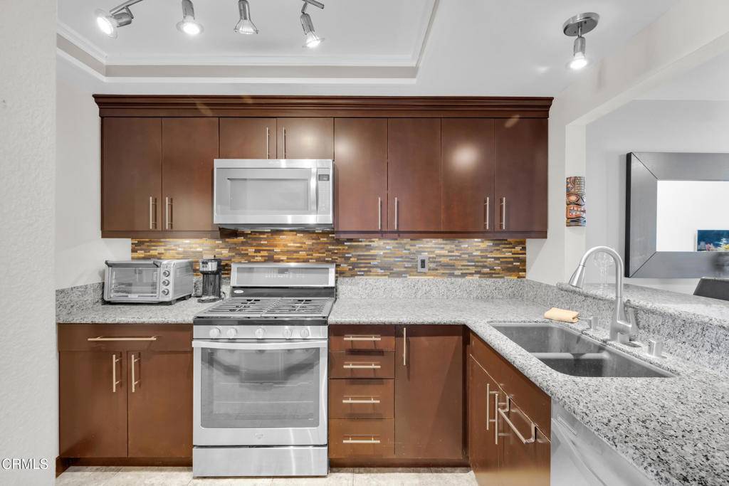 North Hollywood, CA 91606,6616 Clybourn AVE #100