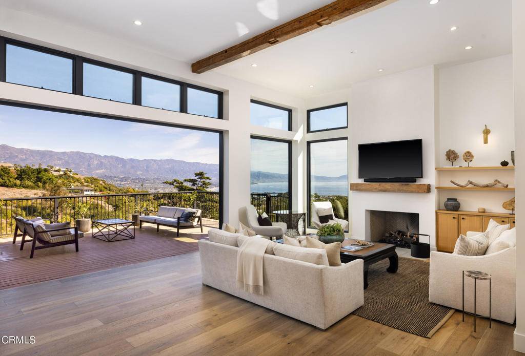 Santa Barbara, CA 93109,1103 Harbor Hills DR