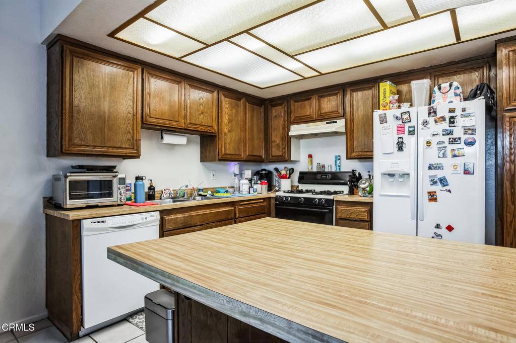 Newbury Park, CA 91320,1863 Galway LN