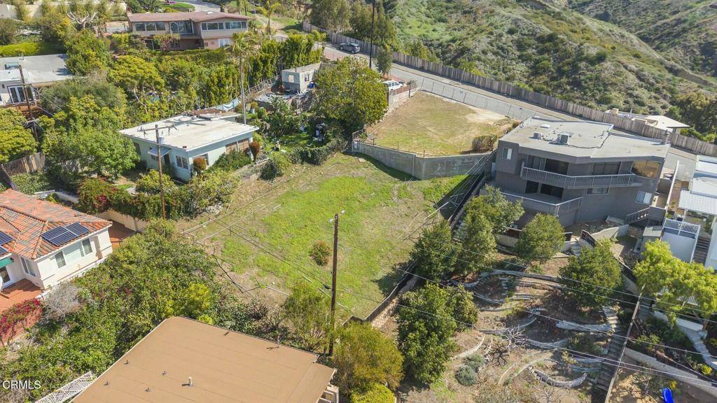 Ventura, CA 93001,445 Lupine WAY