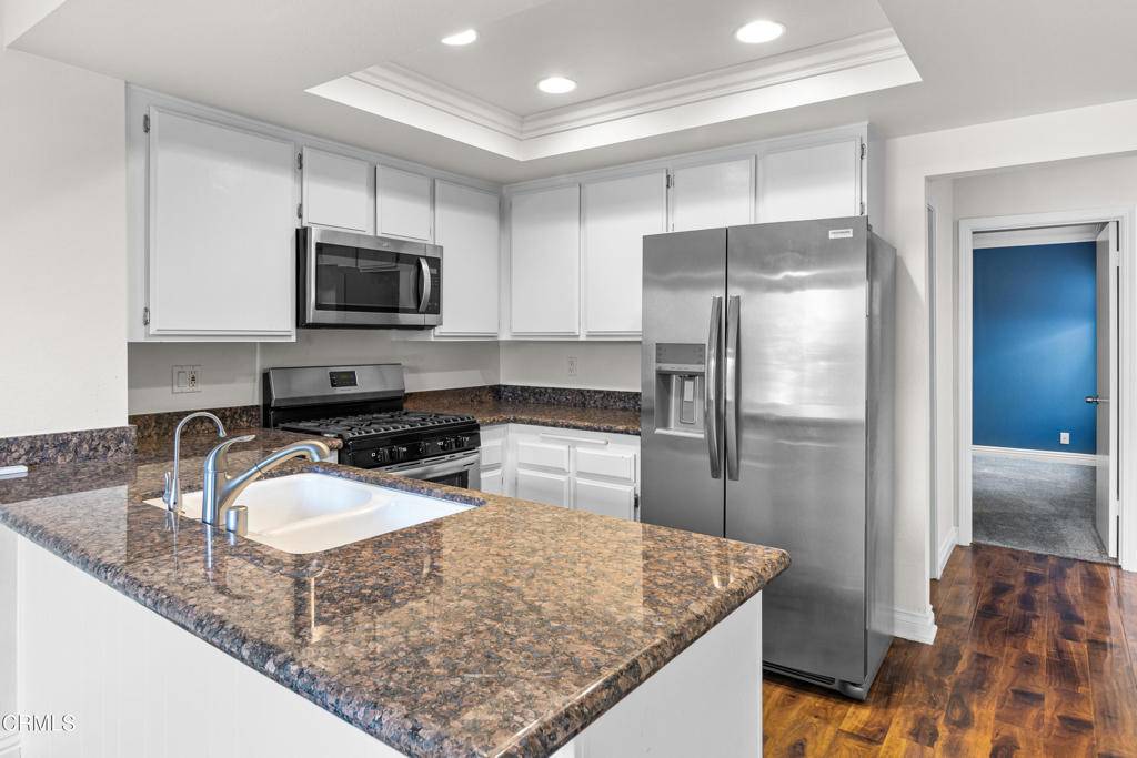 Newbury Park, CA 91320,607 White Oak LN