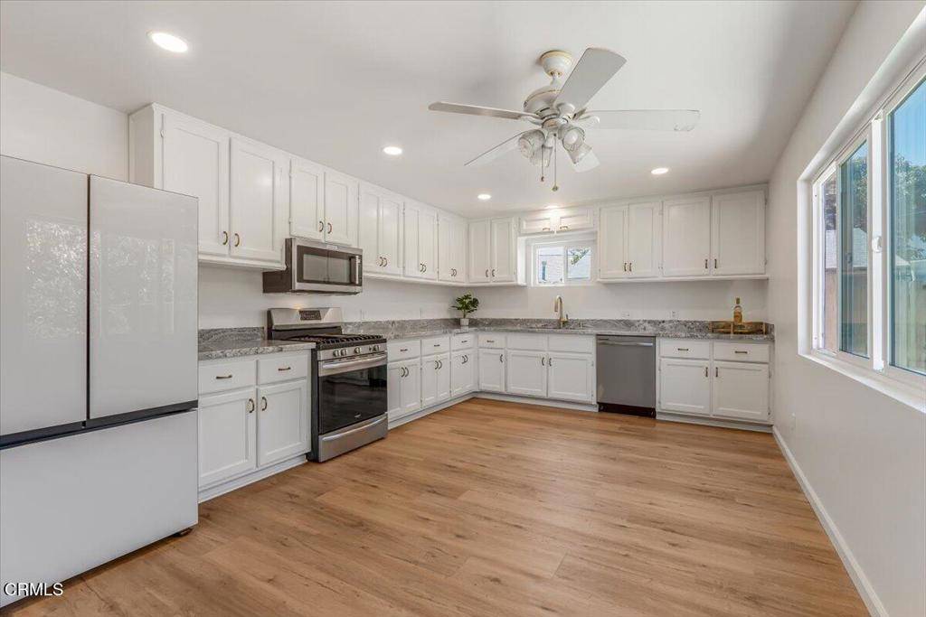 Port Hueneme, CA 93041,129 E B ST