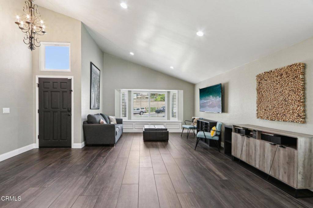 Agoura Hills, CA 91301,5406 luis DR