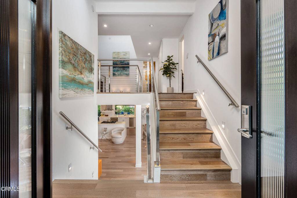 Westlake Village, CA 91362,736 N Valley DR