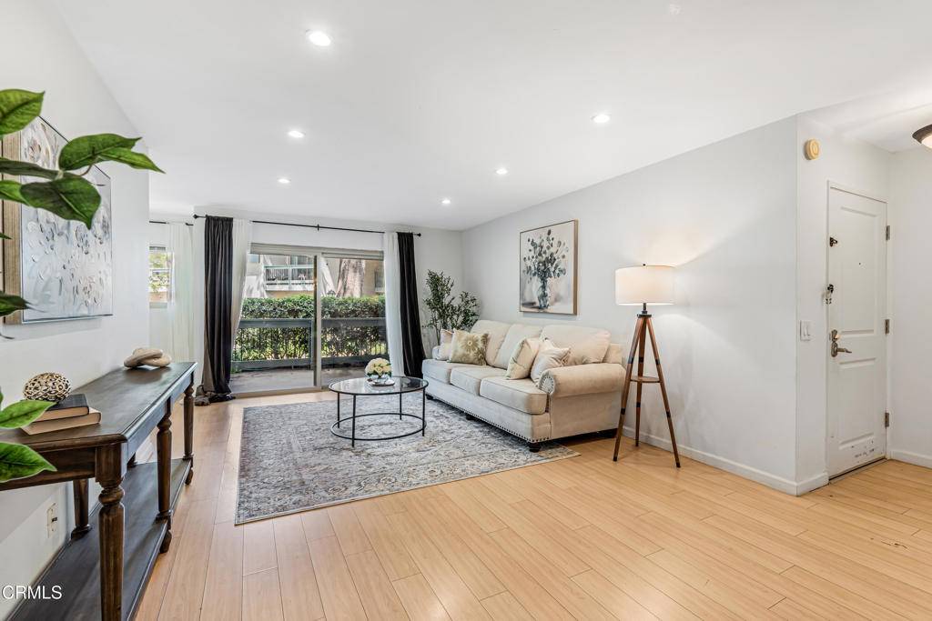 Calabasas, CA 91302,4722 Park Granada #206