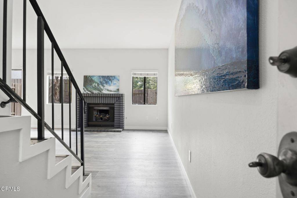 Ventura, CA 93001,2328 Eskimo LN